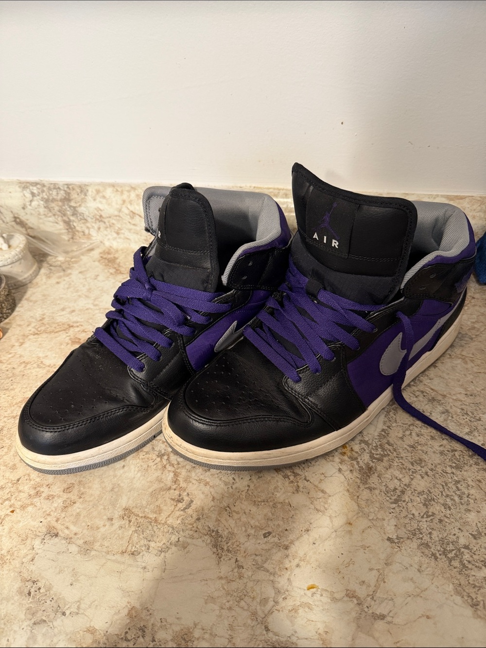 Nike Mid-Top Sneakers in Black and Purple
